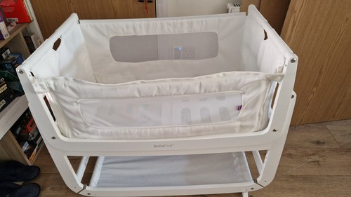 White snuzpod bedside crib - 3,