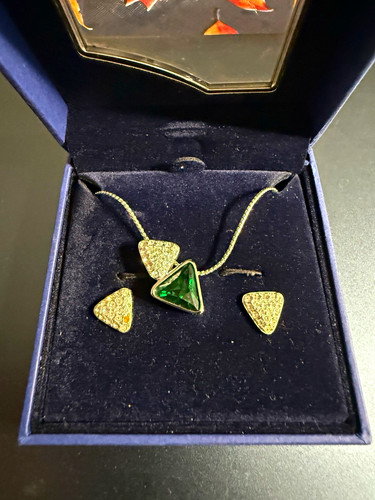 Swarovski green crystal - swarovski,