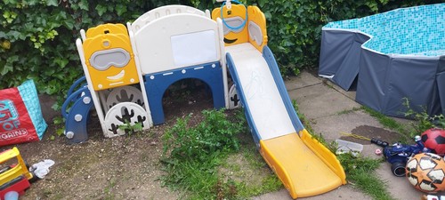 Kids play house - slide, castle