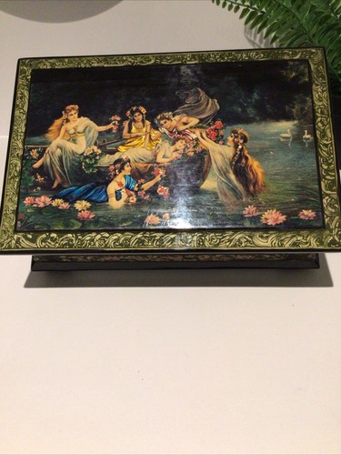 Russian lacquered hinged - russian,