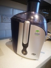 BREVILLE Juice Fountain - Whole Fruit and Vegetable Juice Extracting Machine 