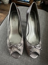 Women's  Dress Shoes , Lotus Nicoletta  Size 5 with  3inch heels 