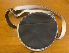 Round Navy/cream Bag