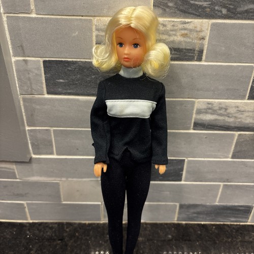 Sindy blonde doll - blonde, with