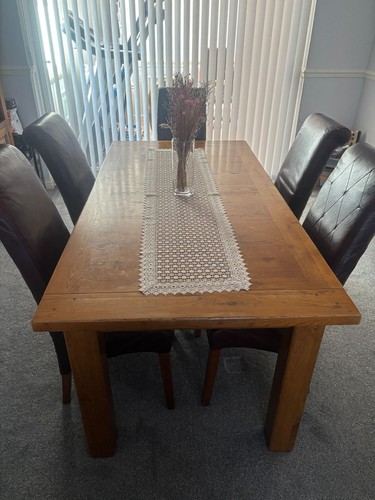 Stunning oak dining table - stunning,