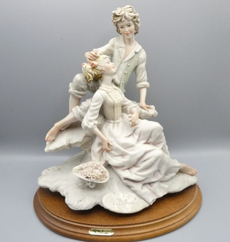 Capodimonte couple rock - couple, on
