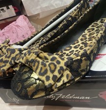 Beverly Feldman  (read