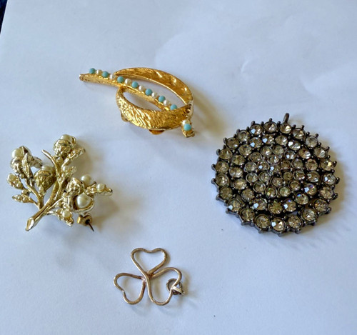 Assorted costume jewellery