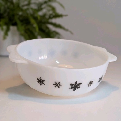 Pyrex snowflake eared - pyrex, serving