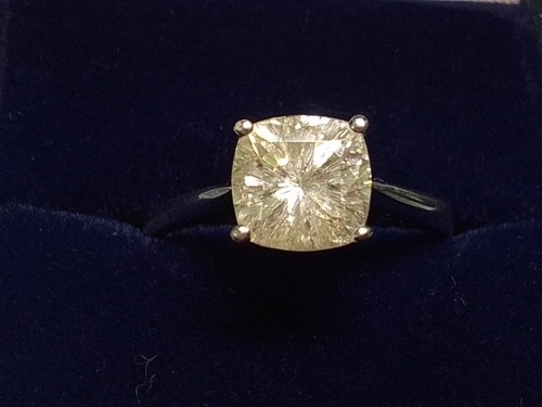 Fancy striation moissanite - fancy,