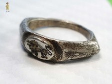✅ SMALL ANCIENT SILVER ROMAN RING WITH INCRUSTATION OF A LION, 1st - 3rd CENTURY
