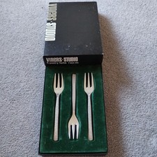 6 Viners STUDIO Bark Effect Pastry / Cake Forks 14cm in great condition boxed