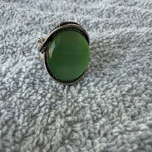 Green stone stretch band ring - green,