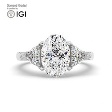Oval Diamond Trilogy Ring 18k