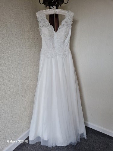 Mable neck plunge lace - neck,
