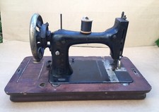 Rare Antique MUNDLOS sewing machine treadle/belt driven ORIGINAL VICTORIA