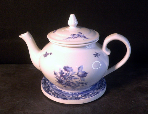 Apilco blue white teapot - blue,
