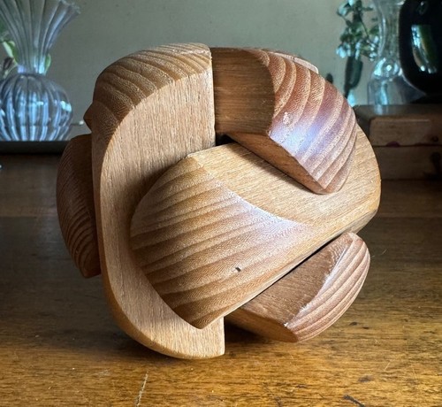 Wooden burr interlocking - burr,