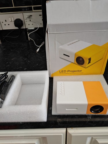 Min hdmi projector - min,