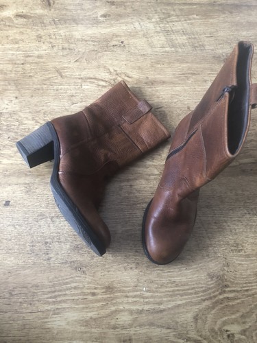 Fatface tan leather - zip, side