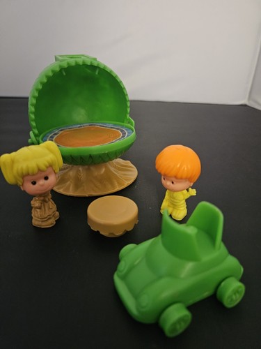 Vintage 1970s story house - vintage,