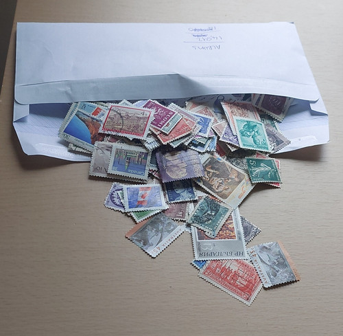 Worldwide used postage stamps - worldwide,