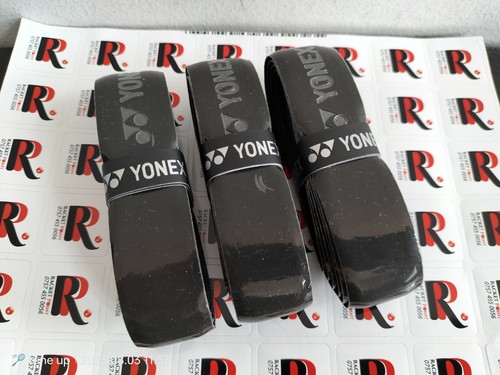 Yonex black racket soft - hi,