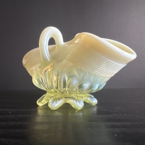 Vaseline uranium glass - vaseline,