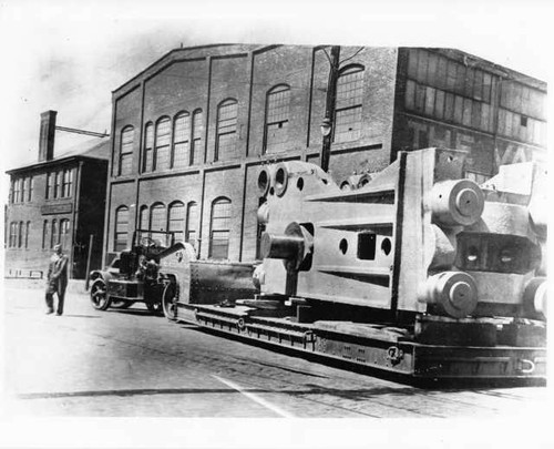 1920s mack truck lowbed - w/,