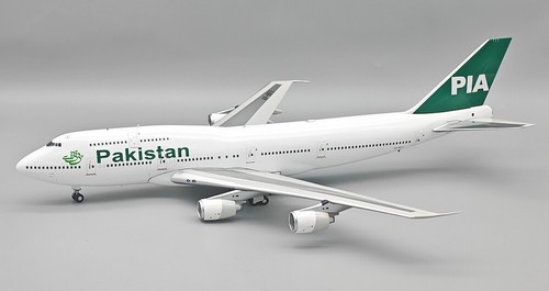 Pia boeing b747 - pia,