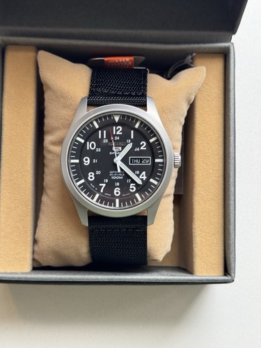 Seiko sports srpg35k1 39mm - sports,