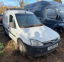 VAUXHALL COMBO C 2001-2011 FRONT BUMPER WITH CHROME GRILLE  ***BREAKING SPARES**