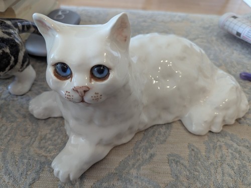 Winstanley pottery white cat - winstanley,