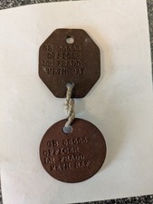 VINTAGE WWII DOG TAGS GB 55663