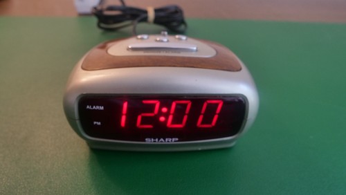 Sharp digital alarm clock red - digital,