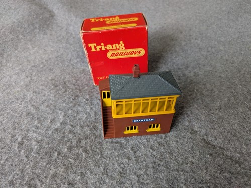 Tri ang r61 signal box - tri-ang,