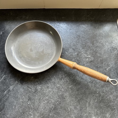 Creuset 26cm cast iron - le,