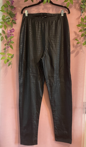 Prettylittlething black faux - black,