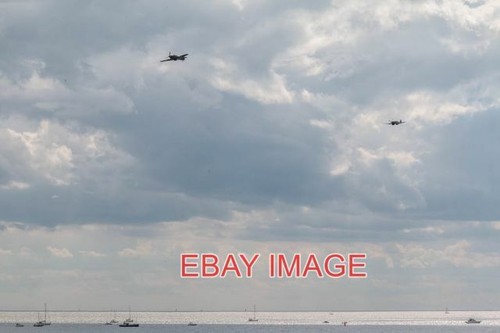 Photo spitfire and hurricane - spitfire,