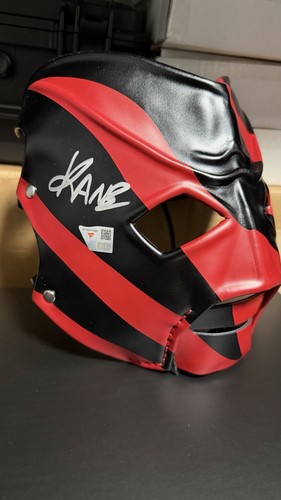 Wwe kane signed deluxe mask - deluxe,