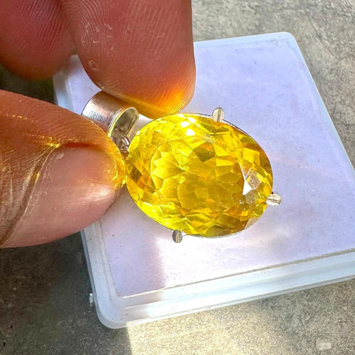 Natural yellow sapphire - natural,