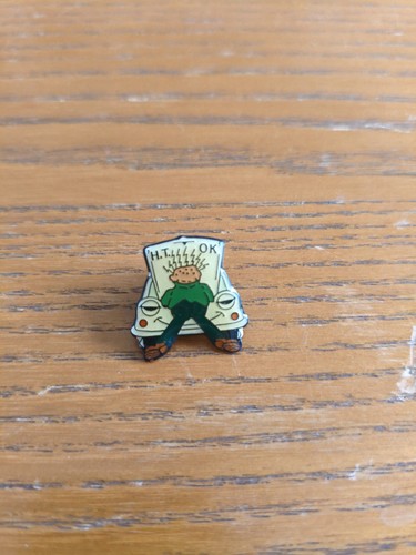 Car pin badge - ht,