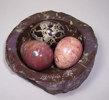 Vintage Antique CORNISH RED SERPENTINE Stone DISH & Three Polished Stone Eggs