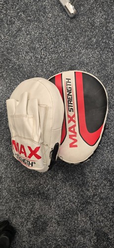 Max strength boxing focus pads - max,