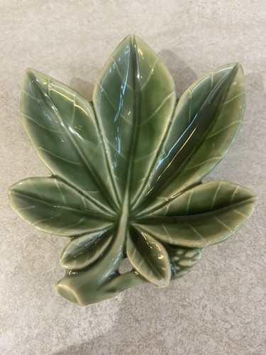 Cannabis leaf shape - shape, wade