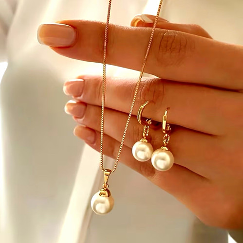 Gold tone pearl - gold,