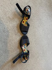 Moshulu women's sandals navy blue heeled size 6