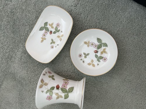 Wedgewood wild strawberry trio - wedgewood,