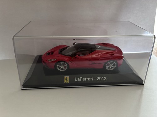 Model the ferrari la - ferrari,