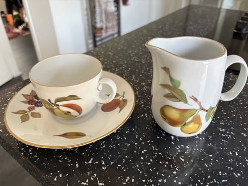 Royal worcester evesham gold - worcester,
